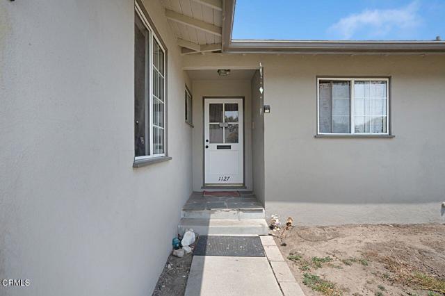 1127 Douglas Avenue, Oxnard CA: https://media.crmls.org/mediaz/641971a8-3115-4024-ae46-bb2ec11c5432.jpg
