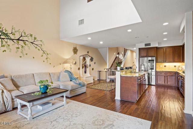 3004 Moonlight Park Avenue, Oxnard CA: https://media.crmls.org/mediaz/64198745-dd2d-4560-a6db-60869bc308ab.jpg
