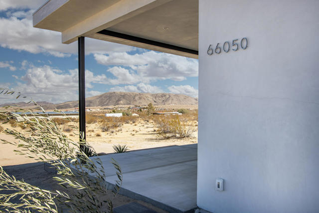 66050 Cottonwood Drive, Joshua Tree CA: https://media.crmls.org/mediaz/641a514e-2702-4972-a25d-a953001ffaed.jpg