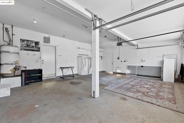2 Quiet Path Ct, Pittsburg CA: https://media.crmls.org/mediaz/641a68f4-e651-4a11-9a52-85f5ae2df1fd.jpg