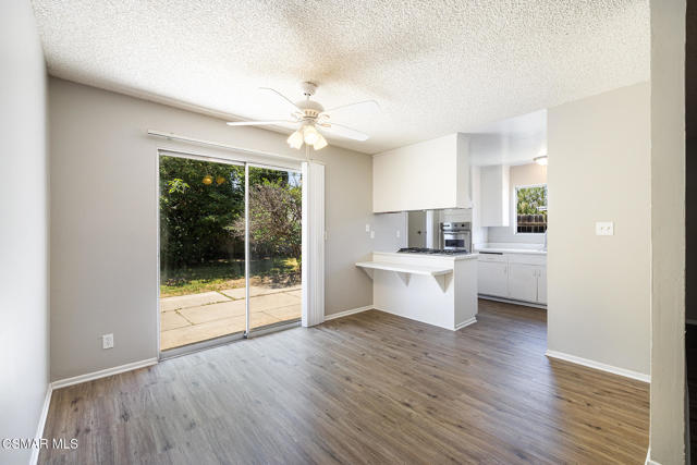 1077 Haven Avenue, Simi Valley CA: https://media.crmls.org/mediaz/641ab501-14a0-40ba-947f-d0432b20d2fa.jpg