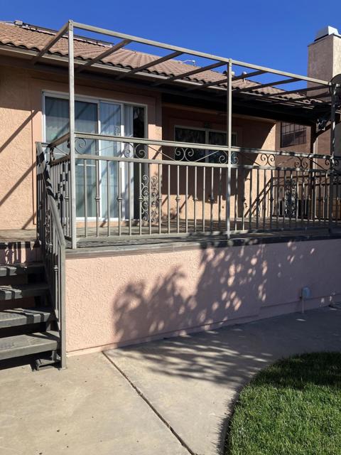 18125 Harbor Drive Drive, Victorville CA: https://media.crmls.org/mediaz/641ab70b-c43b-4fb6-8df1-2b57ebb2b0d9.jpg