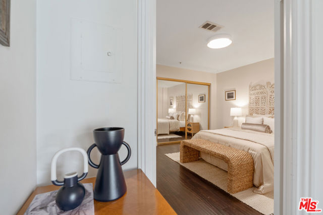3743 S Canfield Avenue, Los Angeles CA: https://media.crmls.org/mediaz/641ad2a3-af02-4d27-9118-e37a714d8ec2.jpg