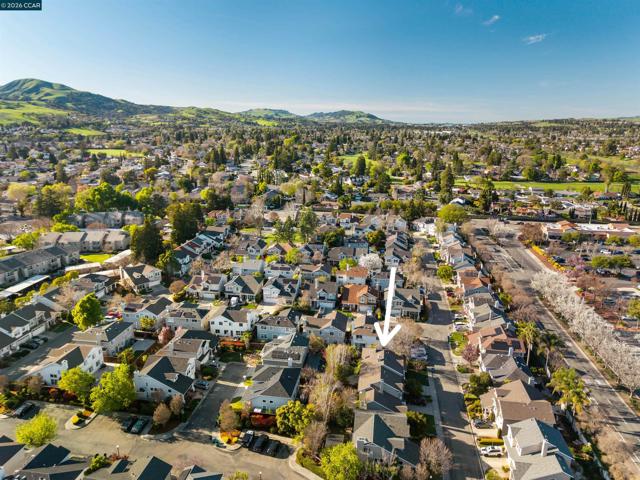 Image 18 of 60 For 34 Elmwood Dr