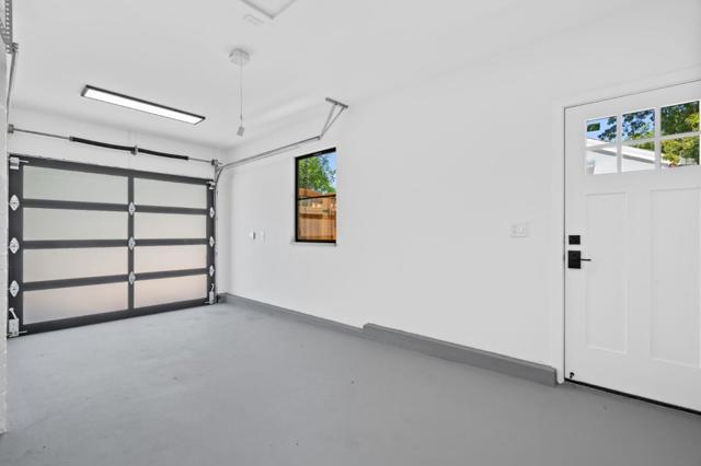 2330 Sierra Court, Palo Alto CA: https://media.crmls.org/mediaz/641b84ea-9ce9-4324-b7a8-298c6e449b03.jpg