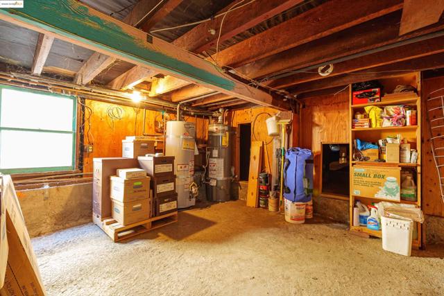 318 Washington Avenue, Richmond CA: https://media.crmls.org/mediaz/641c58ef-a797-46de-9384-08d3748c9473.jpg