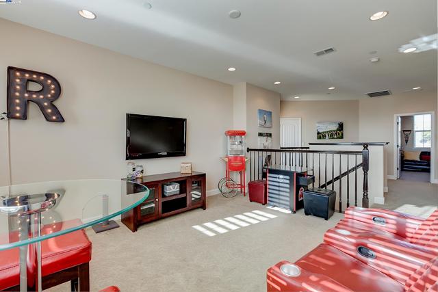 Image 32 of 60 For 2394 Amantea Way