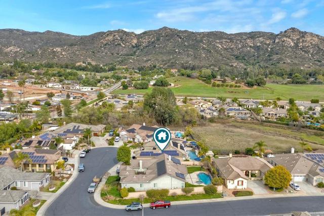 2682 Dundee Glen, Escondido CA: https://media.crmls.org/mediaz/641c7ed9-43ec-4d11-bf92-32bf3d19f05b.jpg