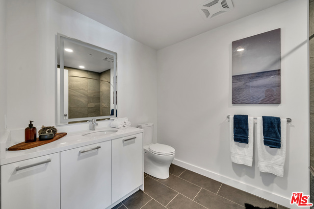 2801 Sunset Place, Los Angeles CA: https://media.crmls.org/mediaz/641d1a0f-4a60-4043-ab86-18c991e04c98.jpg