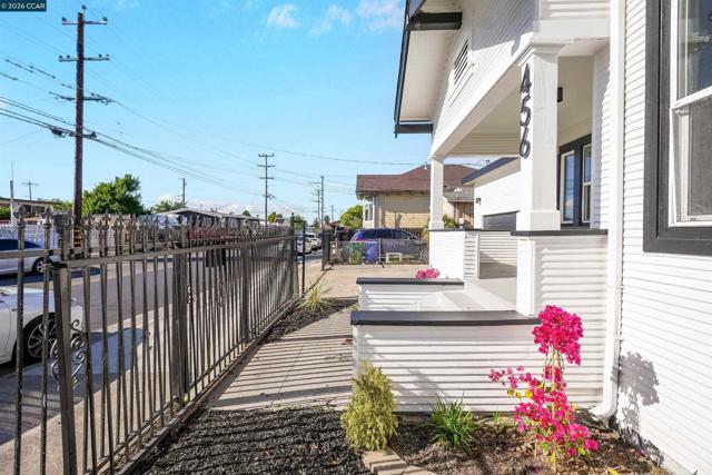 Image 8 of 58 For 456 4th St  