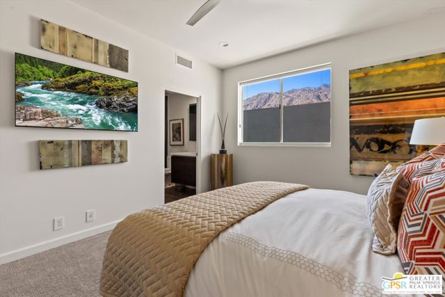 1062 Hunter Drive, Palm Springs CA: https://media.crmls.org/mediaz/641d4d48-3b22-4997-985d-b52b50fe90b9.jpg