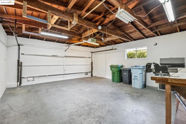 1310 Grizzly Peak Blvd, Berkeley CA: https://media.crmls.org/mediaz/641d7932-5363-4cbc-977a-e32d791711f8.jpg