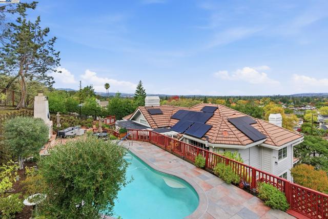 1031 Millbrook Court, Walnut Creek CA: https://media.crmls.org/mediaz/641d849e-7f6a-4b37-8351-7f535fbd3ee3.jpg