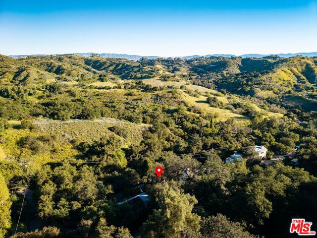 21936 Canon Drive, Topanga CA: https://media.crmls.org/mediaz/641e074f-825f-42e5-be9c-0659d4ed151e.jpg