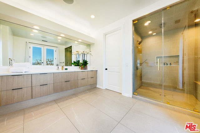 10502 Yellow Hill Road, Malibu CA: https://media.crmls.org/mediaz/641e0def-1175-41c0-bc25-a2b090fbbc15.jpg