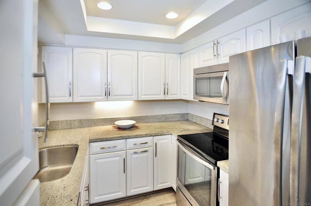 12226 Rancho Bernardo Rd. - photo 8