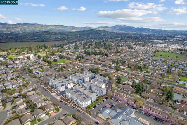 339 Pear Tree Ter, Napa CA: https://media.crmls.org/mediaz/641f34f5-9e44-499e-8fd4-df6735e2bd83.jpg
