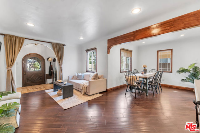 11242 Kling Street photo 8