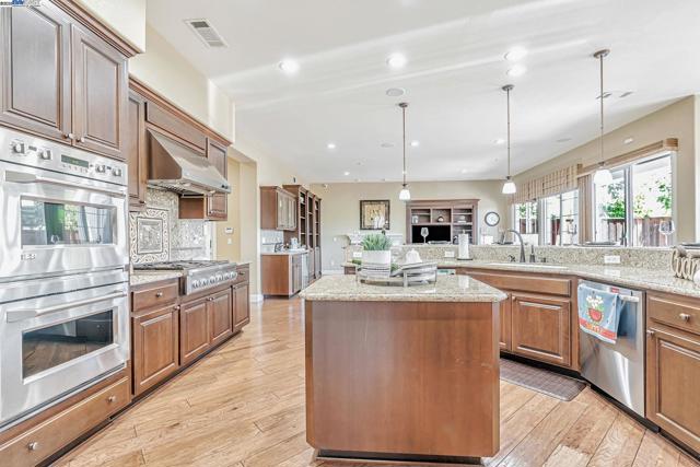 2734 E Sugar Hill Ter, Dublin CA: https://media.crmls.org/mediaz/641f82c9-8526-4503-820c-e62b883b3b7b.jpg