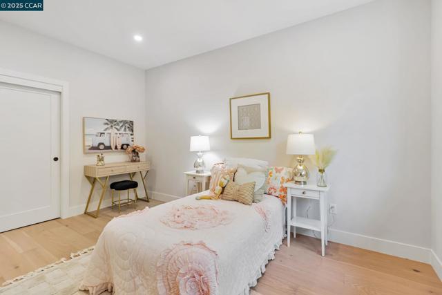 945 Yorkshire Ct, Lafayette CA: https://media.crmls.org/mediaz/641f8889-c922-41db-9d19-1c67123b8f9b.jpg