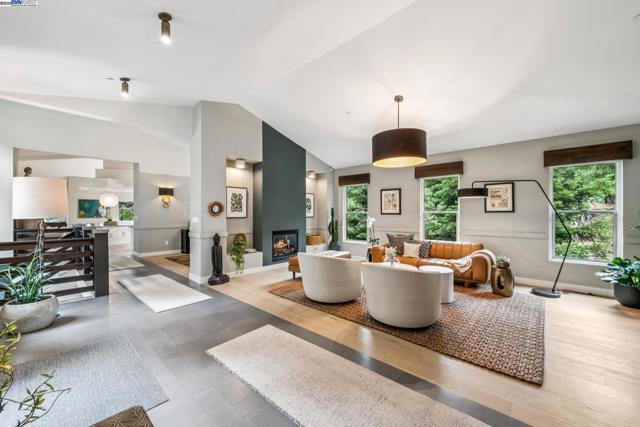 2005 TUNNEL RD, Oakland CA: https://media.crmls.org/mediaz/641f95df-d41c-44be-ba34-024d8a7db7ea.jpg