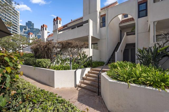 701 Kettner Boulevard, San Diego CA: https://media.crmls.org/mediaz/642015a1-8bdb-43c0-9fe6-5599860d0198.jpg