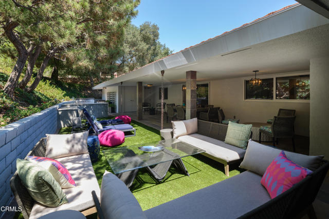 3351 Country Club Drive, Glendale CA: https://media.crmls.org/mediaz/6420513f-3535-4925-869c-2d7985db8b5b.jpg