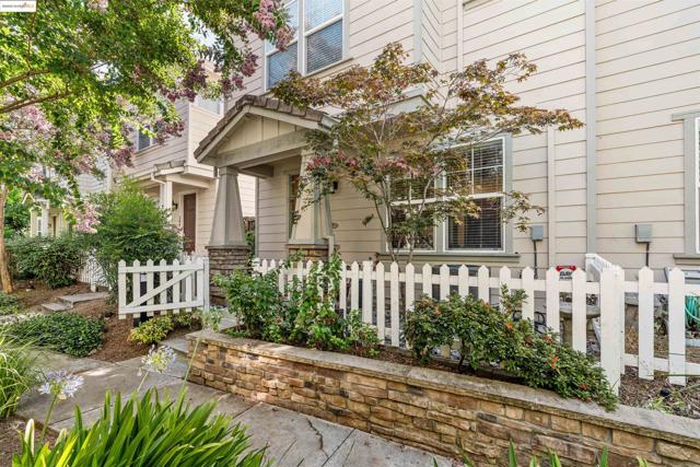 206 Hamlin Loop, Walnut Creek CA: https://media.crmls.org/mediaz/64215f01-635e-4c5e-a04c-4b827c37354a.jpg