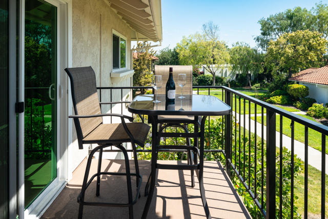 2196 Via Mariposa E, Laguna Woods CA: https://media.crmls.org/mediaz/6421c311-e037-4932-9f43-fba490c6ac87.jpg