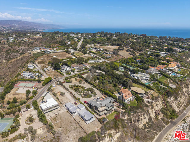 7007 Birdview Avenue, Malibu CA: https://media.crmls.org/mediaz/64222538-01e4-493b-9fab-0c8124e23b5b.jpg