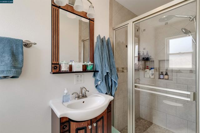 1349 Montana Dr, Concord CA: https://media.crmls.org/mediaz/64223691-4e7c-4a66-b298-b1b86650b8a5.jpg