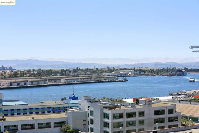 222 Broadway, Oakland CA: https://media.crmls.org/mediaz/64225f16-35dd-4268-b2f0-d598cc9be26c.jpg