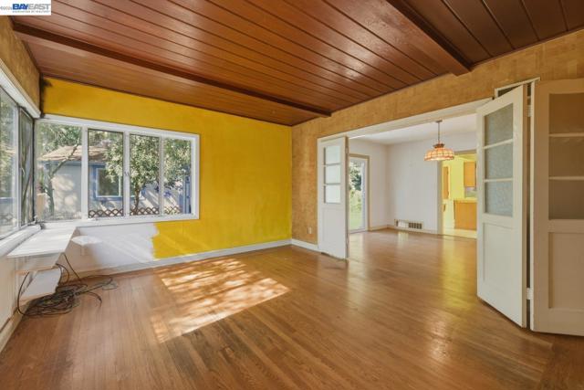 3890 Serrano St, Martinez CA: https://media.crmls.org/mediaz/6422a45d-280f-4dea-aa03-9503e4e34592.jpg