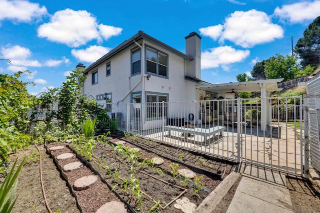 2106 Laura Dr, Escondido CA: https://media.crmls.org/mediaz/6422db5d-951a-4673-b282-2f7c4eb58ffd.jpg