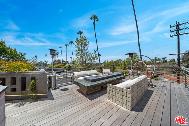 836 California Avenue, Venice CA: https://media.crmls.org/mediaz/64233085-98ba-478c-a711-debe7e0af2f5.jpg