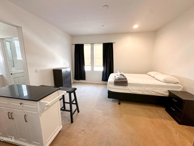 726 Owens River Drive, Oxnard CA: https://media.crmls.org/mediaz/6423a765-d774-4ad5-a398-d1a43ba4ed9f.jpg