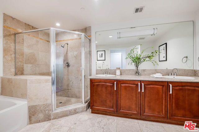 11218 Camarillo Street, 406 photo 26