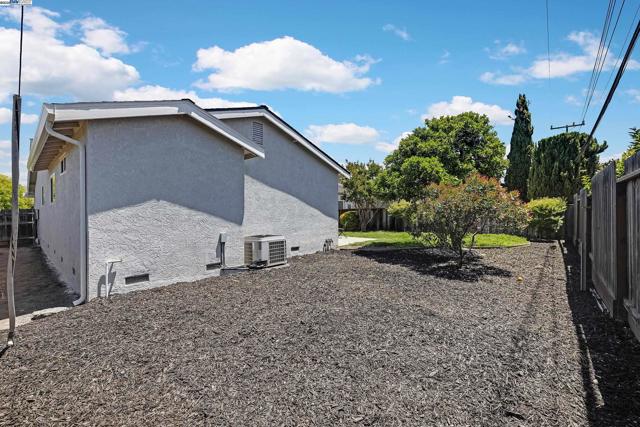 4227 Becerra Dr, Fremont CA: https://media.crmls.org/mediaz/6423d786-5f70-4767-b051-c31f0494ccc6.jpg