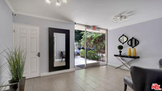 1434 Greenfield Avenue, Los Angeles CA: https://media.crmls.org/mediaz/6423e256-c945-417b-baed-2161282300aa.jpg