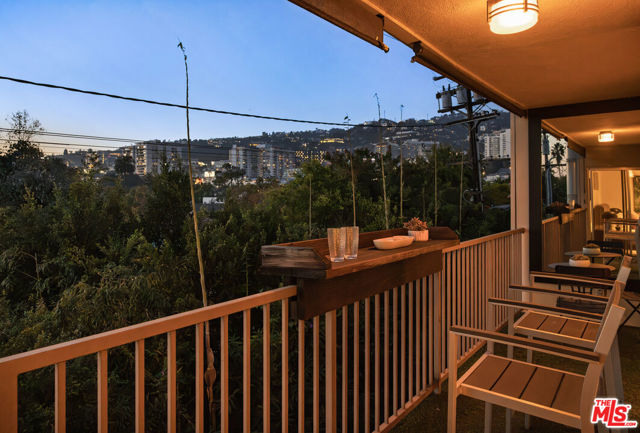 949 N Kings Road, West Hollywood CA: https://media.crmls.org/mediaz/6423ef03-9fb4-4901-b06d-48a990b4da1a.jpg