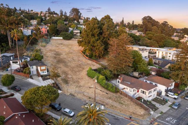 2950 Cumberland Way, Oakland CA: https://media.crmls.org/mediaz/642419a6-d67c-46d5-a7b1-1b0022e7b870.jpg
