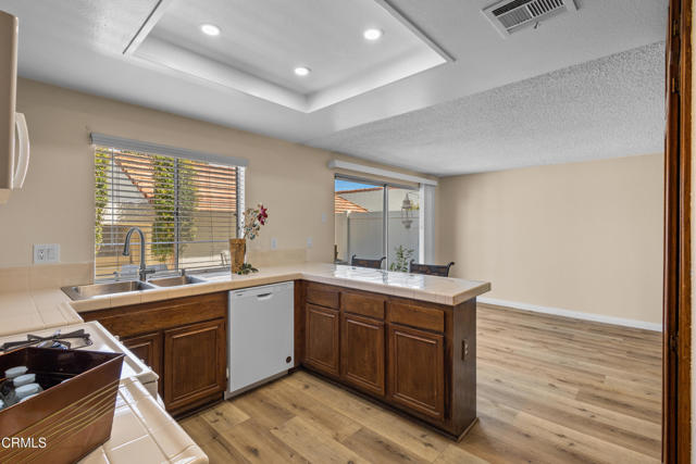 Detail Gallery Image 13 of 42 For 272 Green Moor Pl, Thousand Oaks,  CA 91361 - 3 Beds | 2/1 Baths