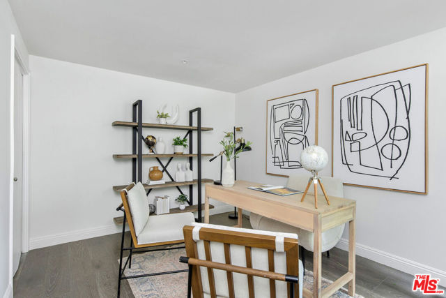 10523 Selkirk Lane, Los Angeles CA: https://media.crmls.org/mediaz/6424c060-91a3-4535-9757-eb6501f28237.jpg