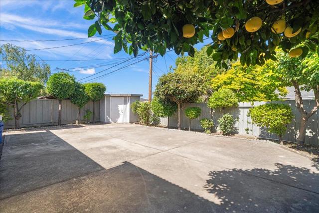 667 Los Padres Boulevard, Santa Clara CA: https://media.crmls.org/mediaz/6424f449-c33b-4e2b-ac9f-407b73668a75.jpg