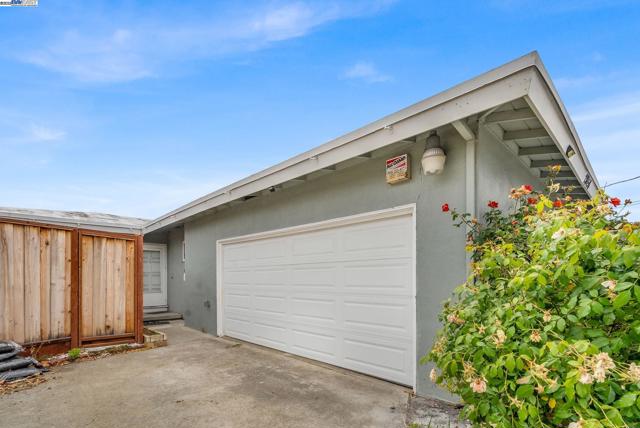 28458 Etta Ave, Hayward CA: https://media.crmls.org/mediaz/642501a8-d105-47aa-a3fb-b7a15787bf6f.jpg