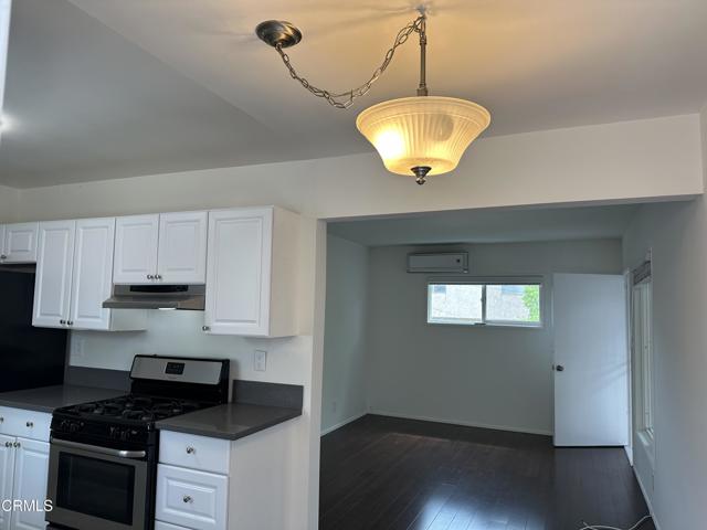 1148 Spazier Avenue, Glendale CA: https://media.crmls.org/mediaz/64253441-2cfb-4a5c-acb3-8134e13f0887.jpg