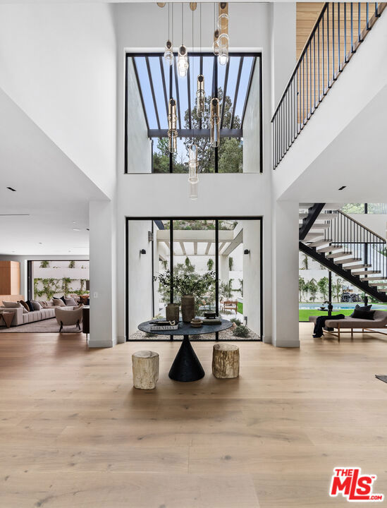 10950 Verano Road, Los Angeles CA: https://media.crmls.org/mediaz/642539b3-aeab-4630-8c87-e5b9542a7479.jpg