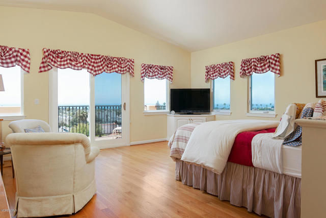 2167 Palomar Avenue, Ventura CA: https://media.crmls.org/mediaz/6425d904-382c-404b-9eeb-379150c79cf9.jpg