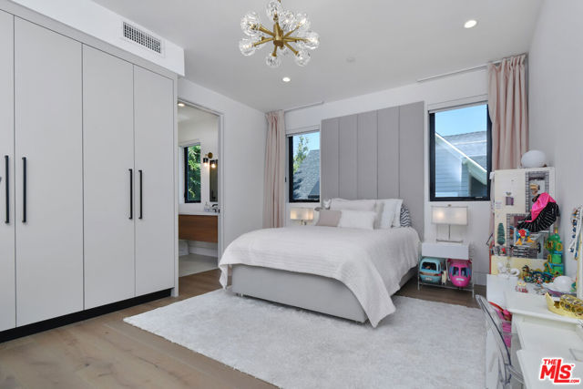 5316 Lennox, Sherman Oaks CA: https://media.crmls.org/mediaz/6425e118-efbc-4d61-a5b6-f0b17625882e.jpg