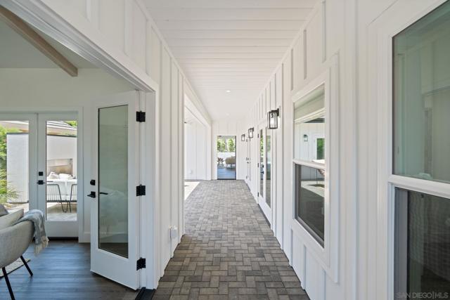 1384 Cynthia Ln, Carlsbad CA: https://media.crmls.org/mediaz/64260716-d4fa-4ff6-b9b6-8c7756f80440.jpg